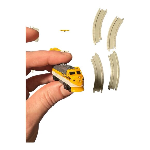 Vintage MICRO MACHINES Rio Grande Train Set with 6pc Track - Picture 3 of 3